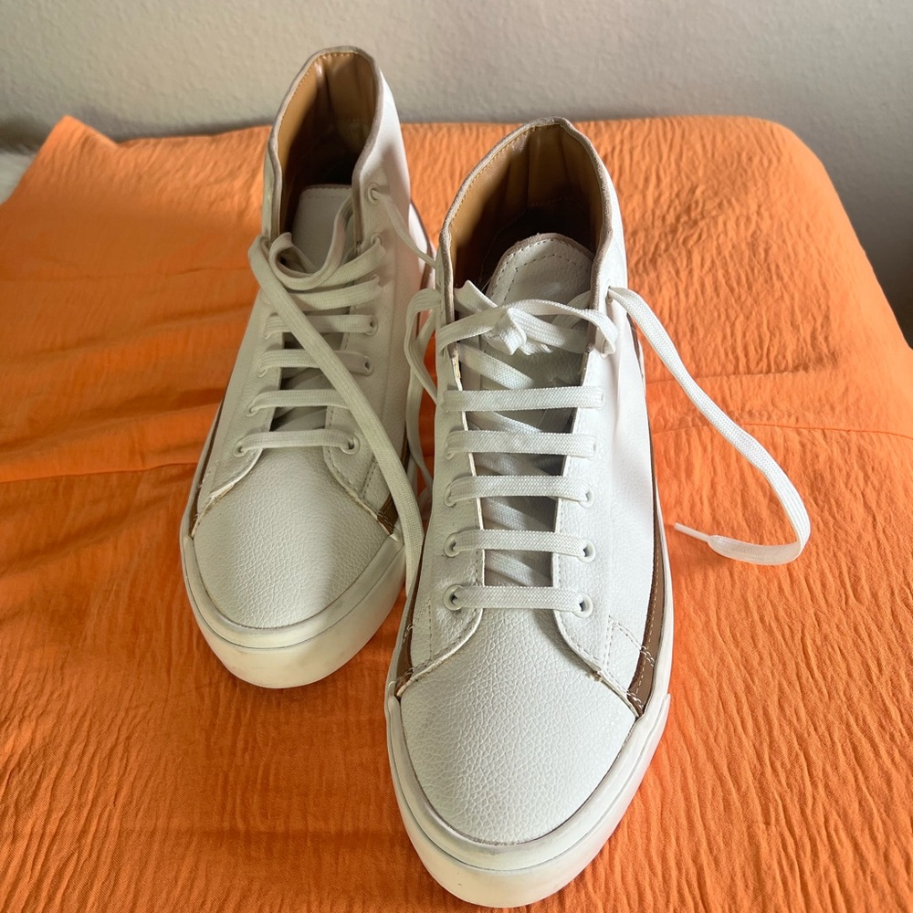 Zara high top sneaker EU Sz- 41. Very good condition.